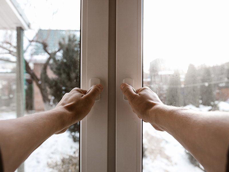 تفاوت پنجره UPVC و ترمال بریک؛ راهنمای مهندسی انتخاب و مقایسه