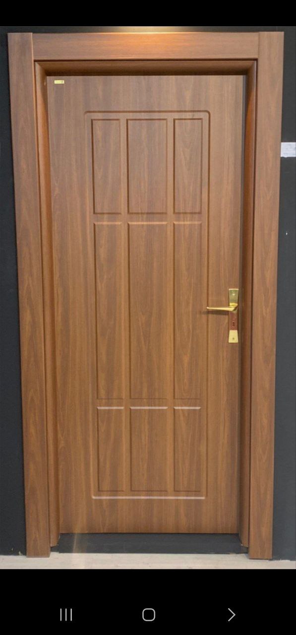 درب داخلی پلی وود سبزین در مدل کلاسیک شش قاب S-109 روکش طرح چوب گردویی